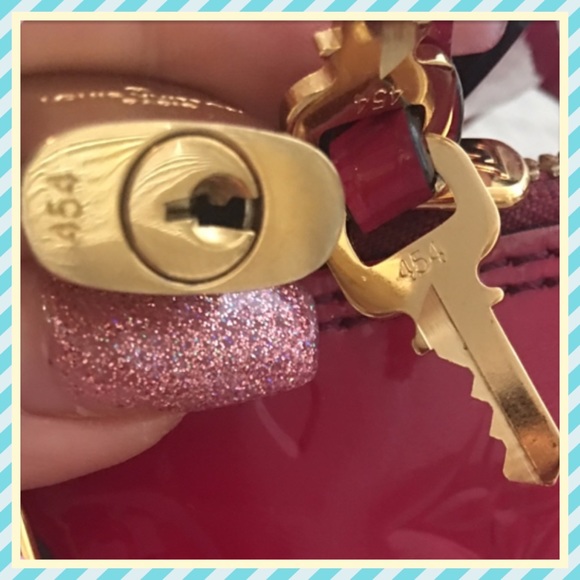 🎀Authentic Louis Vuitton Alma Vernis Pink Rose🎀 - Picture 6 of 6